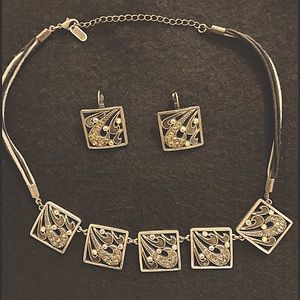 Antique design necklace with earnings